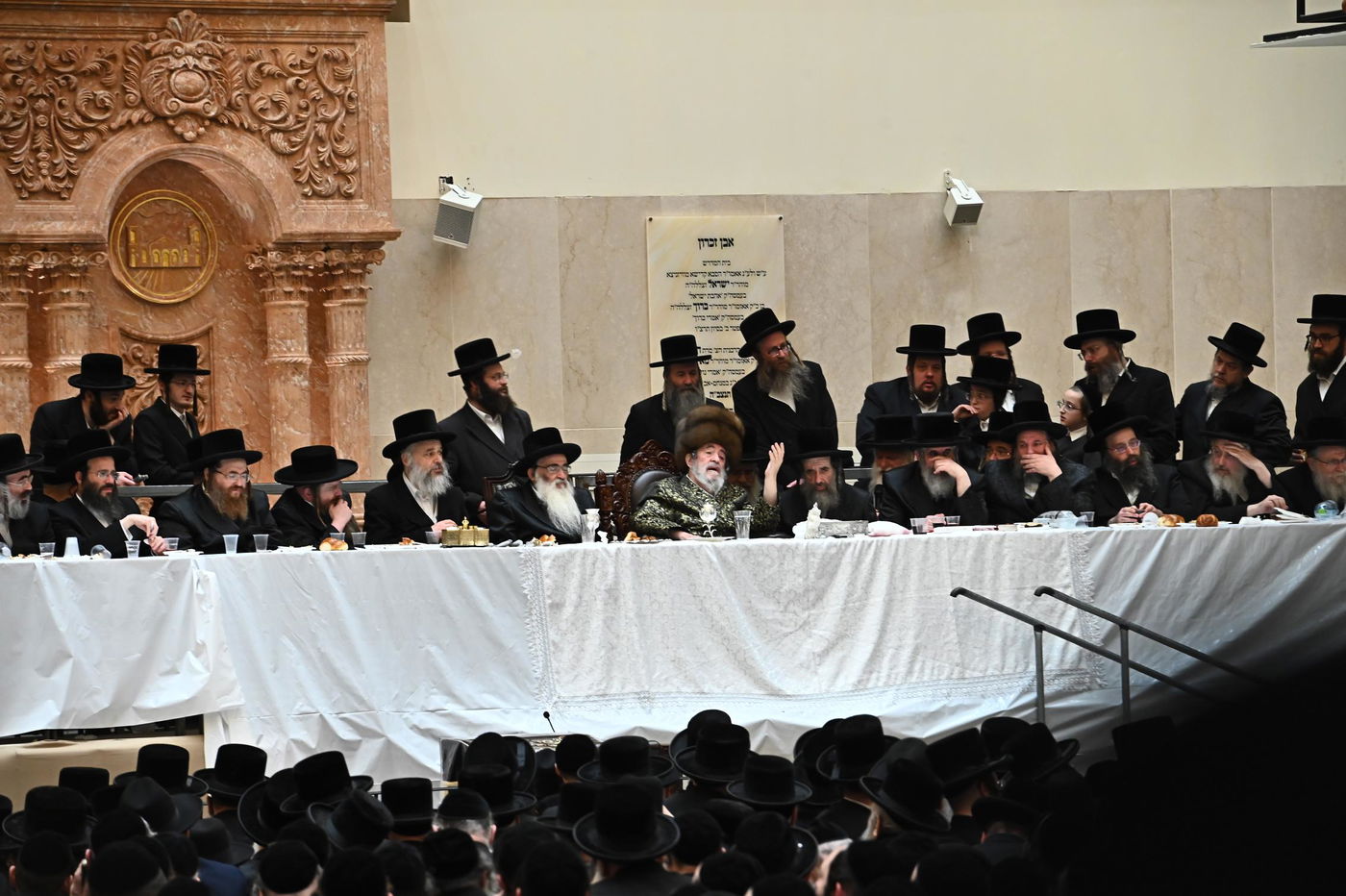 זאת חנוכה בחצה"ק ויז'ניץ