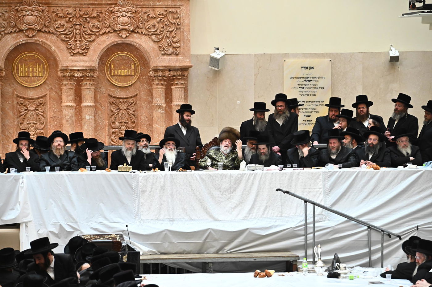 זאת חנוכה בחצה"ק ויז'ניץ