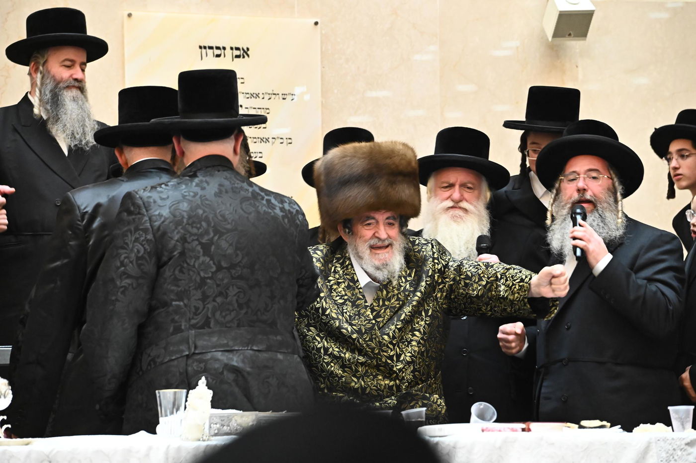 זאת חנוכה בחצה"ק ויז'ניץ