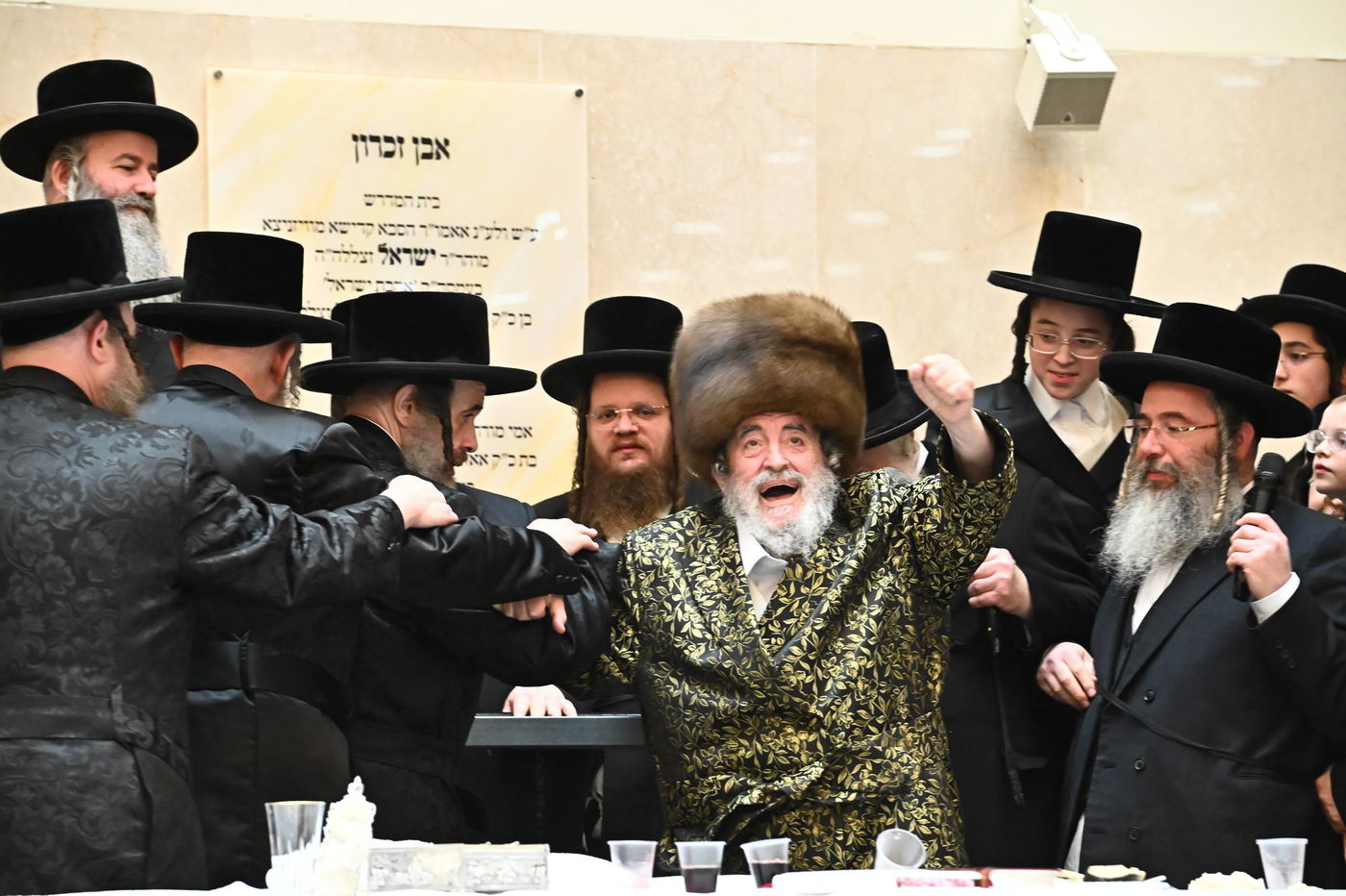 זאת חנוכה בחצה"ק ויז'ניץ