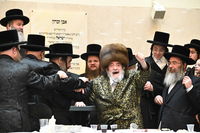 זאת חנוכה בחצה"ק ויז'ניץ