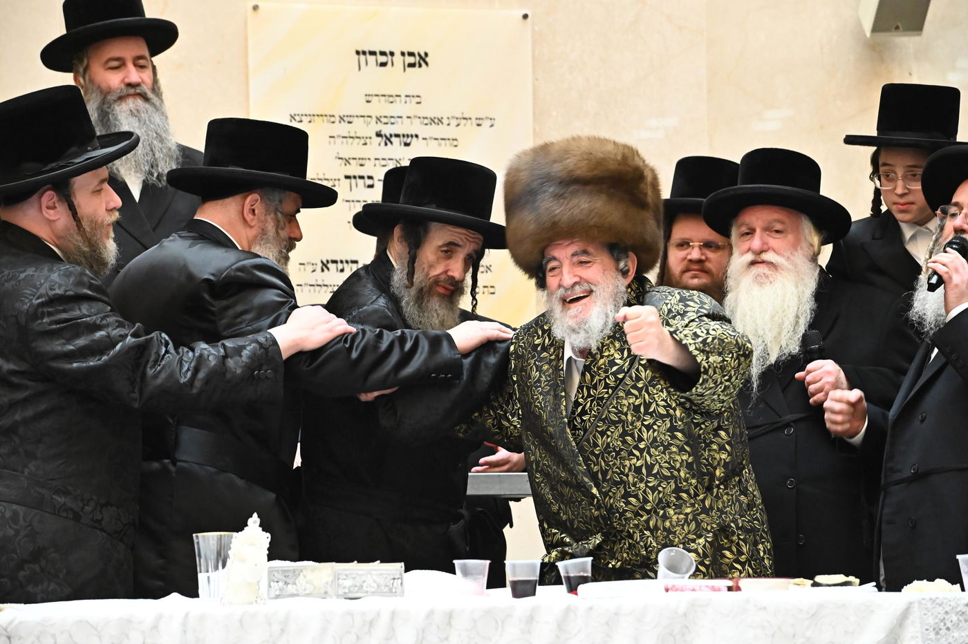 זאת חנוכה בחצה"ק ויז'ניץ