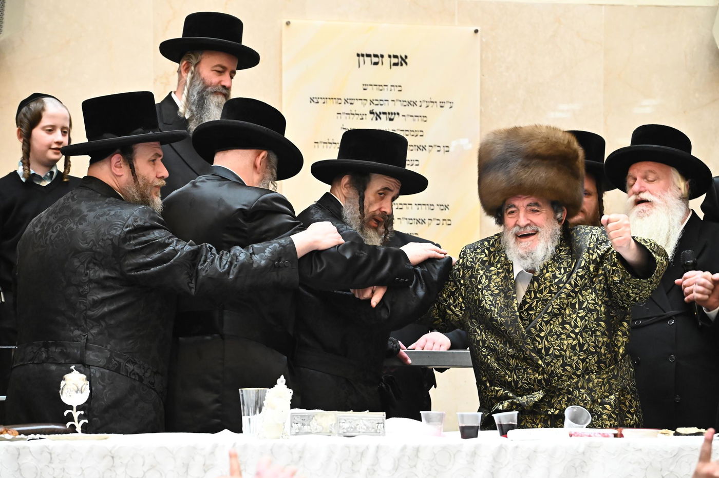 זאת חנוכה בחצה"ק ויז'ניץ