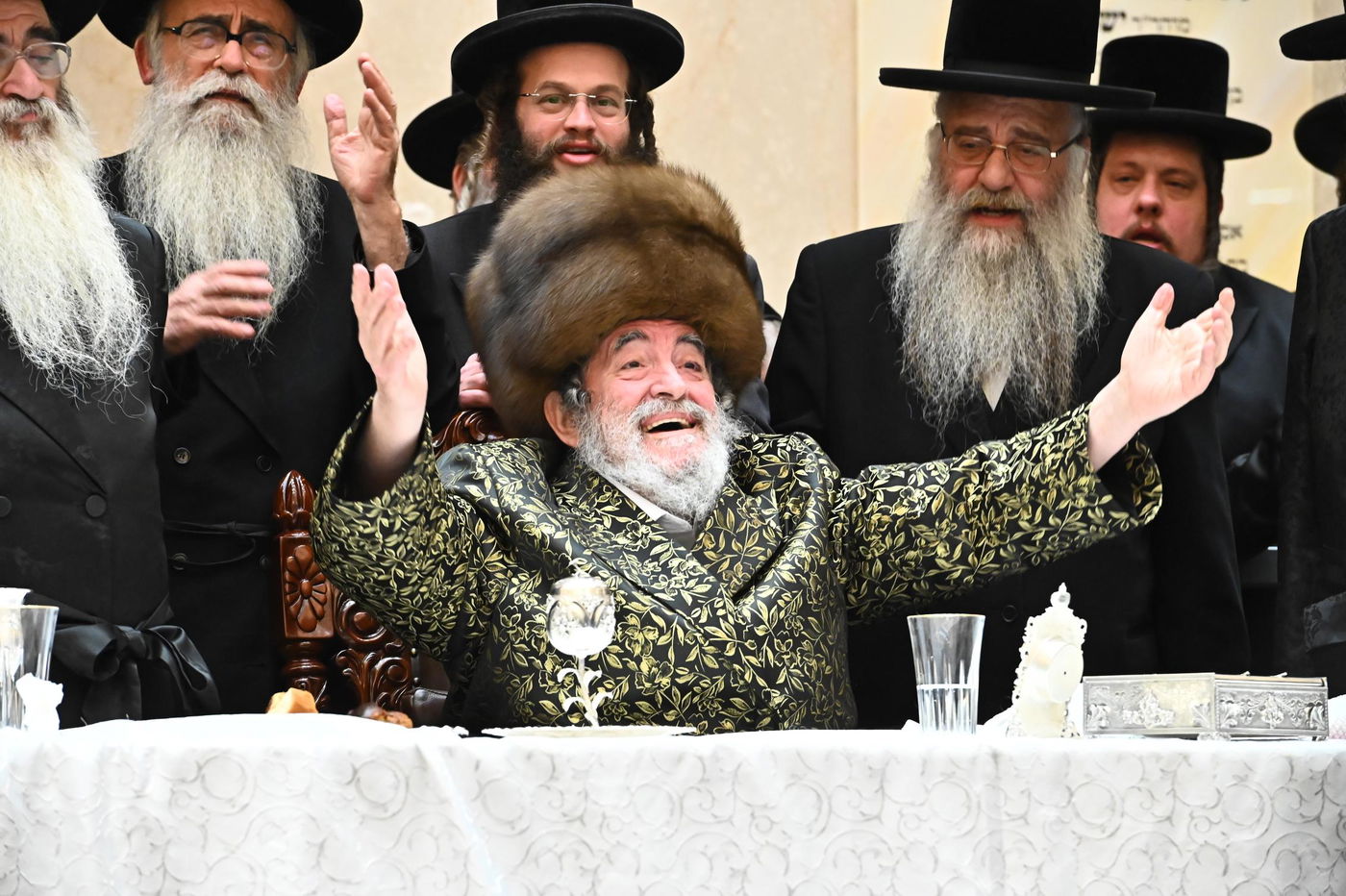 זאת חנוכה בחצה"ק ויז'ניץ