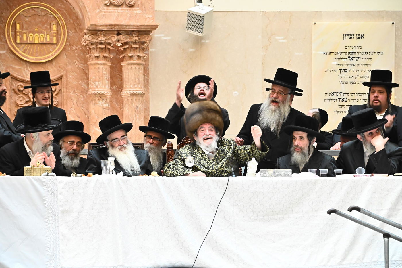 זאת חנוכה בחצה"ק ויז'ניץ