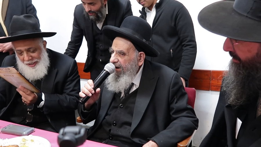 הגאון רבי משה צדקה מזמר את בניגון שהלחין