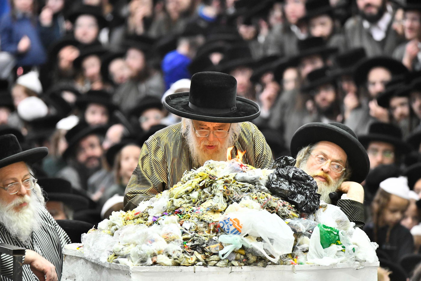 זאת חנוכה בחצה"ק תולדות אהרן