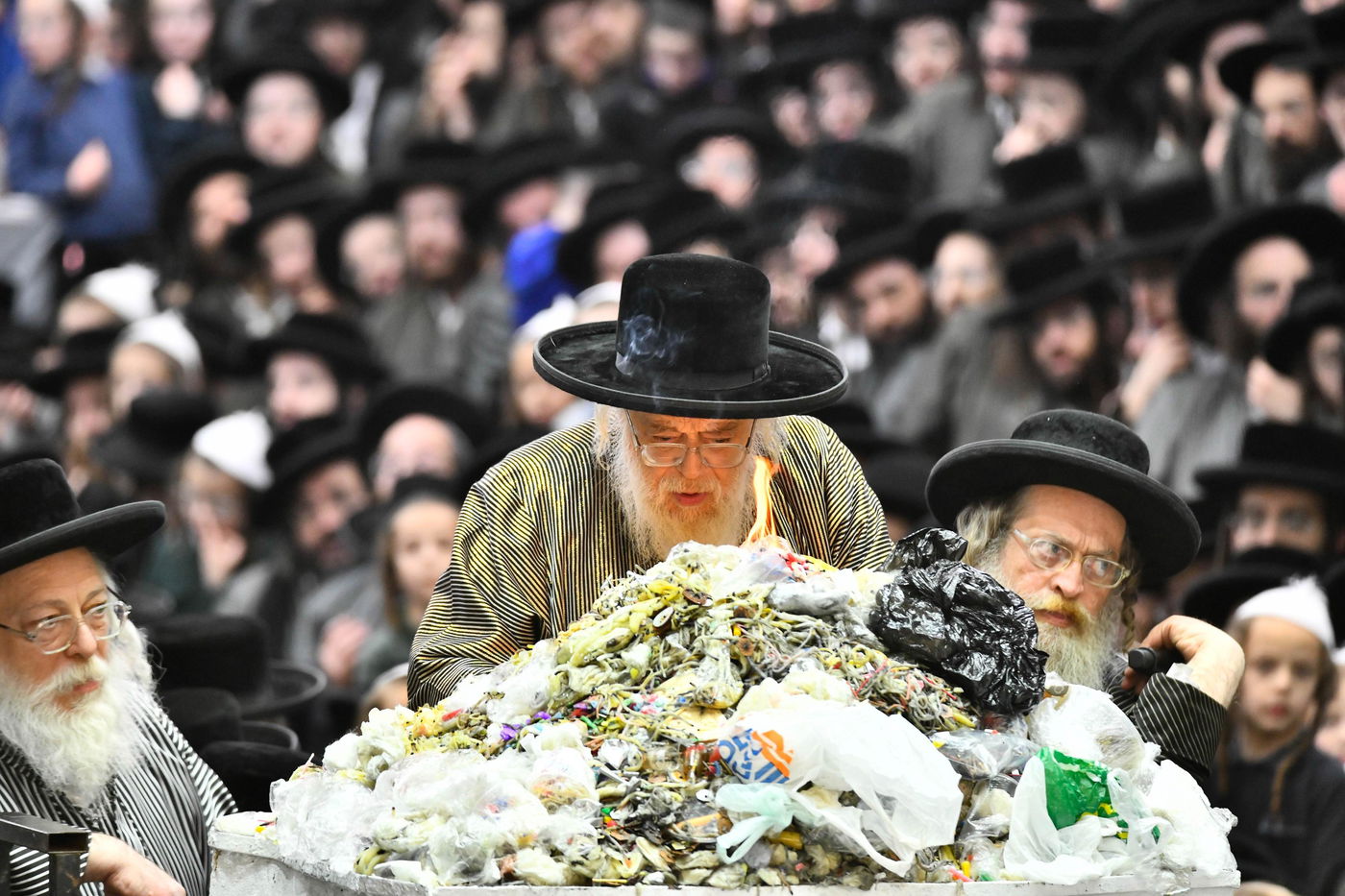 זאת חנוכה בחצה"ק תולדות אהרן