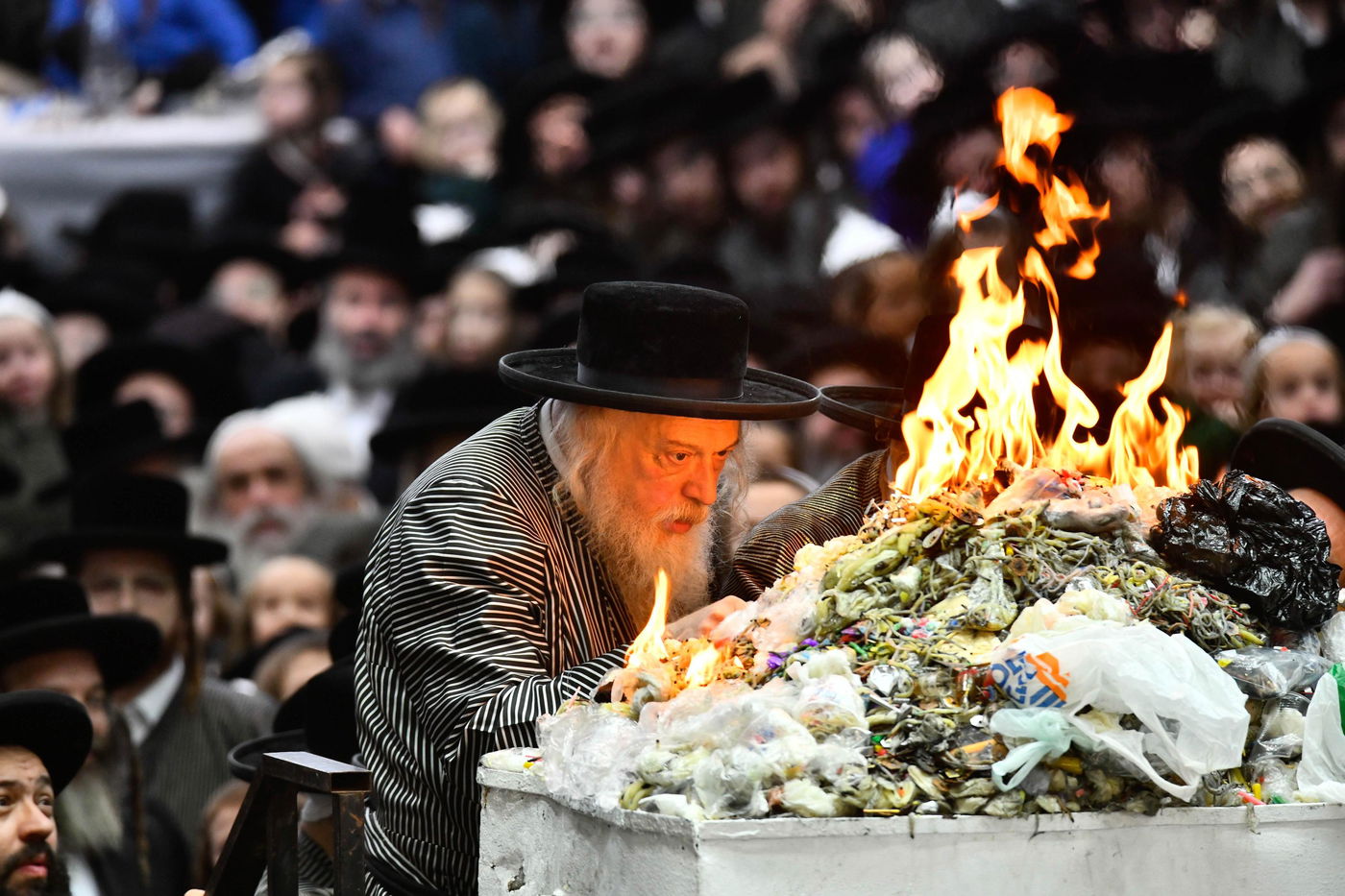 זאת חנוכה בחצה"ק תולדות אהרן