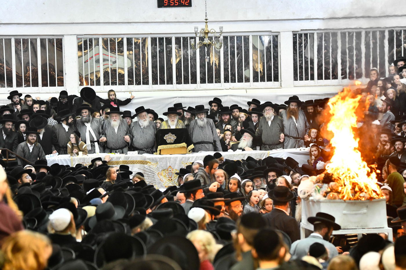 זאת חנוכה בחצה"ק תולדות אהרן