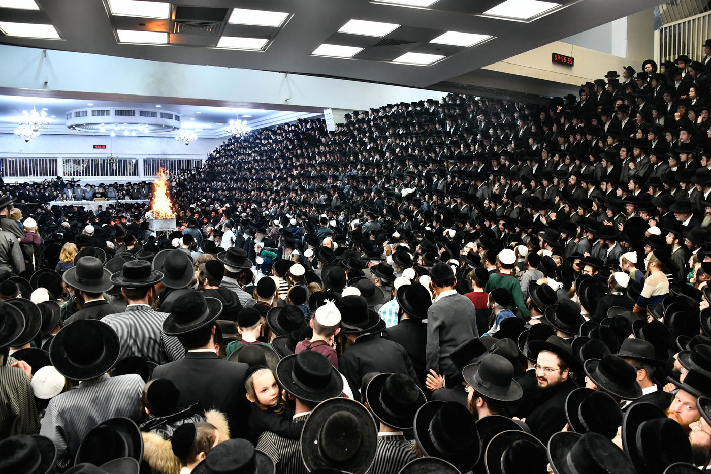 זאת חנוכה בחצה"ק תולדות אהרן