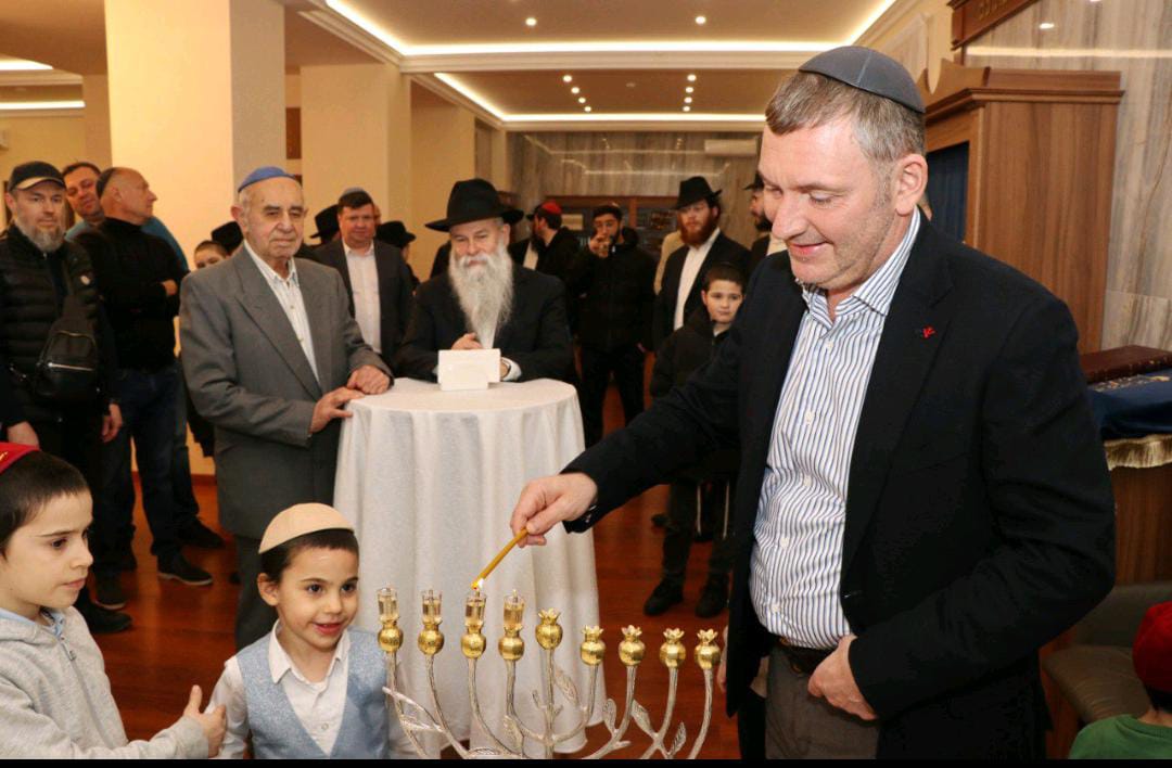 אנטישמיות? כך חגגו בעשרות מוקדים במקביל את הדלקת נרות חנוכה