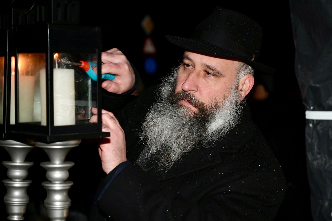 אנטישמיות? כך חגגו בעשרות מוקדים במקביל את הדלקת נרות חנוכה