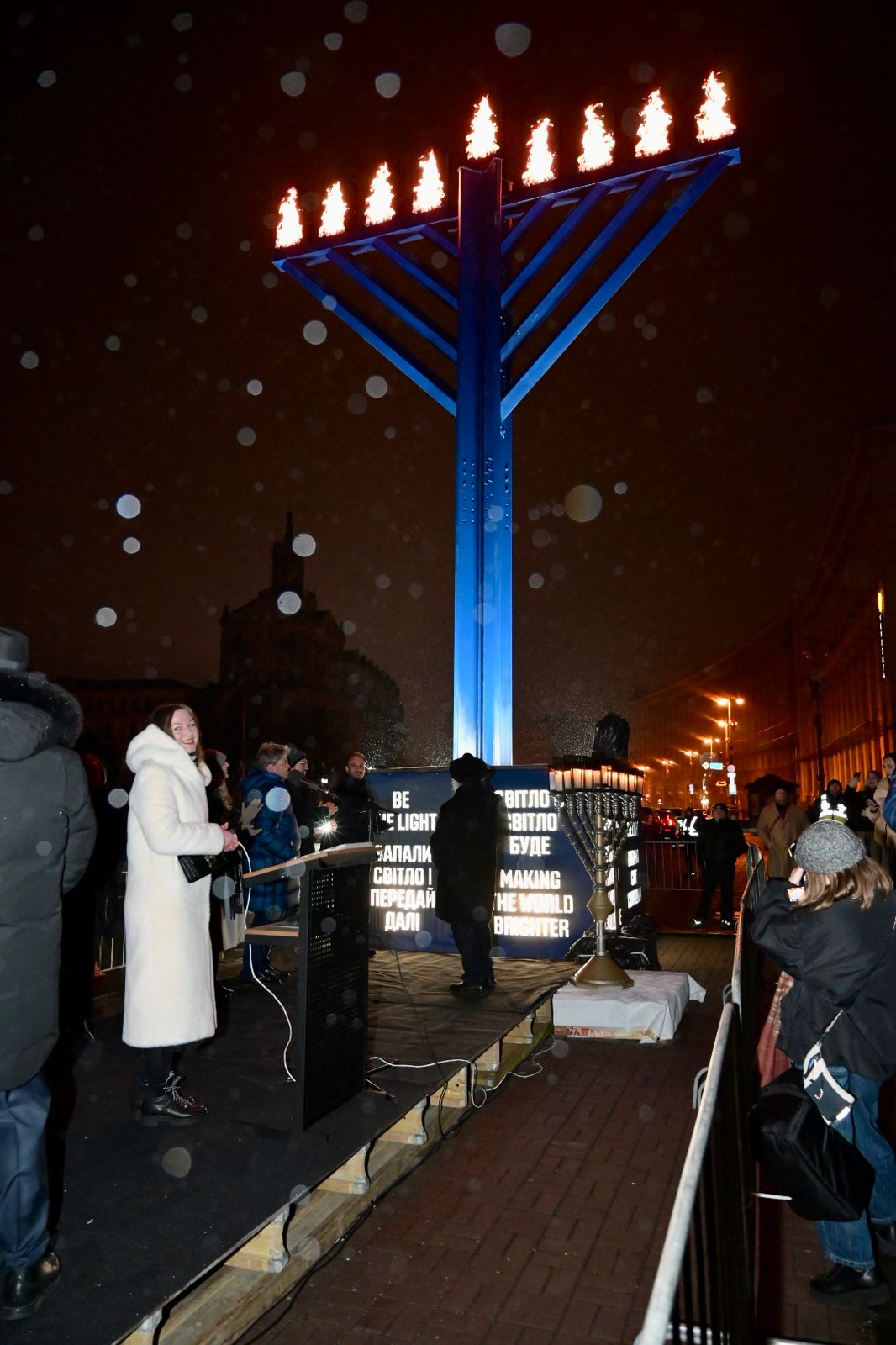 אנטישמיות? כך חגגו בעשרות מוקדים במקביל את הדלקת נרות חנוכה