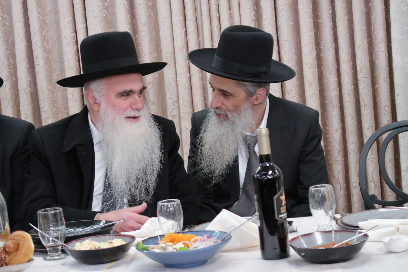 שמחת נישואי צאצאם של הגאון רבי אברהם סאלים והגאון רבי בן ציון מוצפי