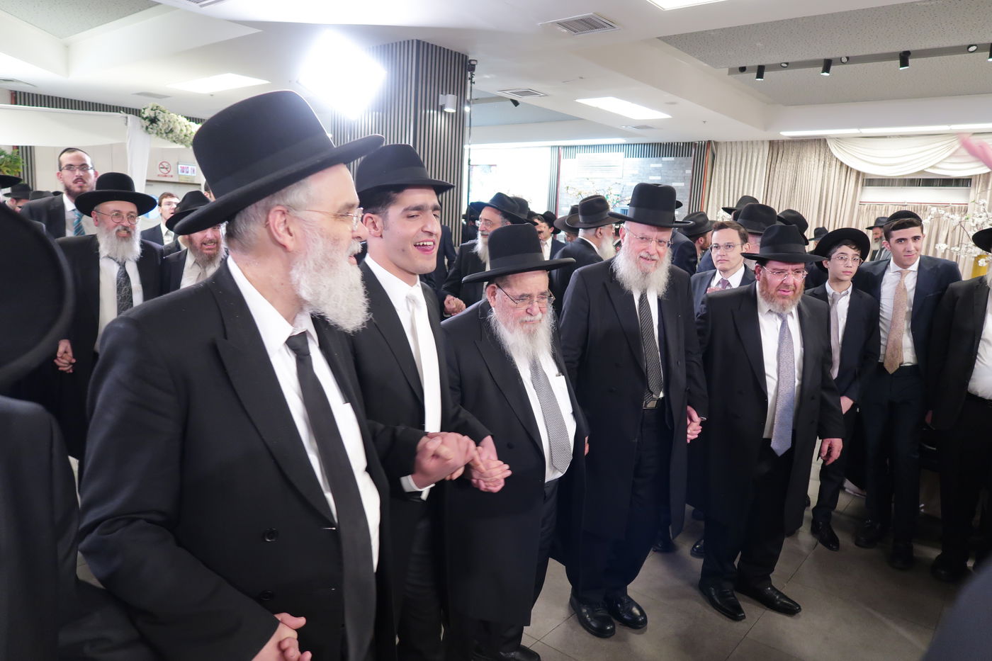 שמחת נישואי צאצאם של הגאון רבי אברהם סאלים והגאון רבי בן ציון מוצפי