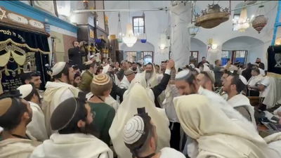 תפילת זאת חנוכה בבית הכנסת אבוהב