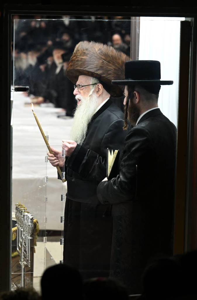 ערב ומוצאי שבת חנוכה בצאנז