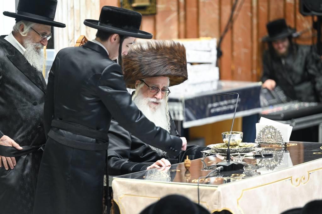 ערב ומוצאי שבת חנוכה בצאנז