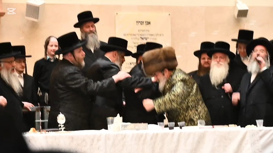 זאת חנוכה בחצה"ק ויז'ניץ 