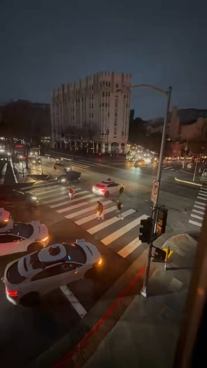 המוניות האוטונומיות בסן פרנסיסקו 