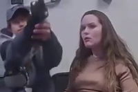 תיעוד מטורף: העצור על גניבה הוציא אקדח וכיוון על השוטרים - כך זה הסתיים