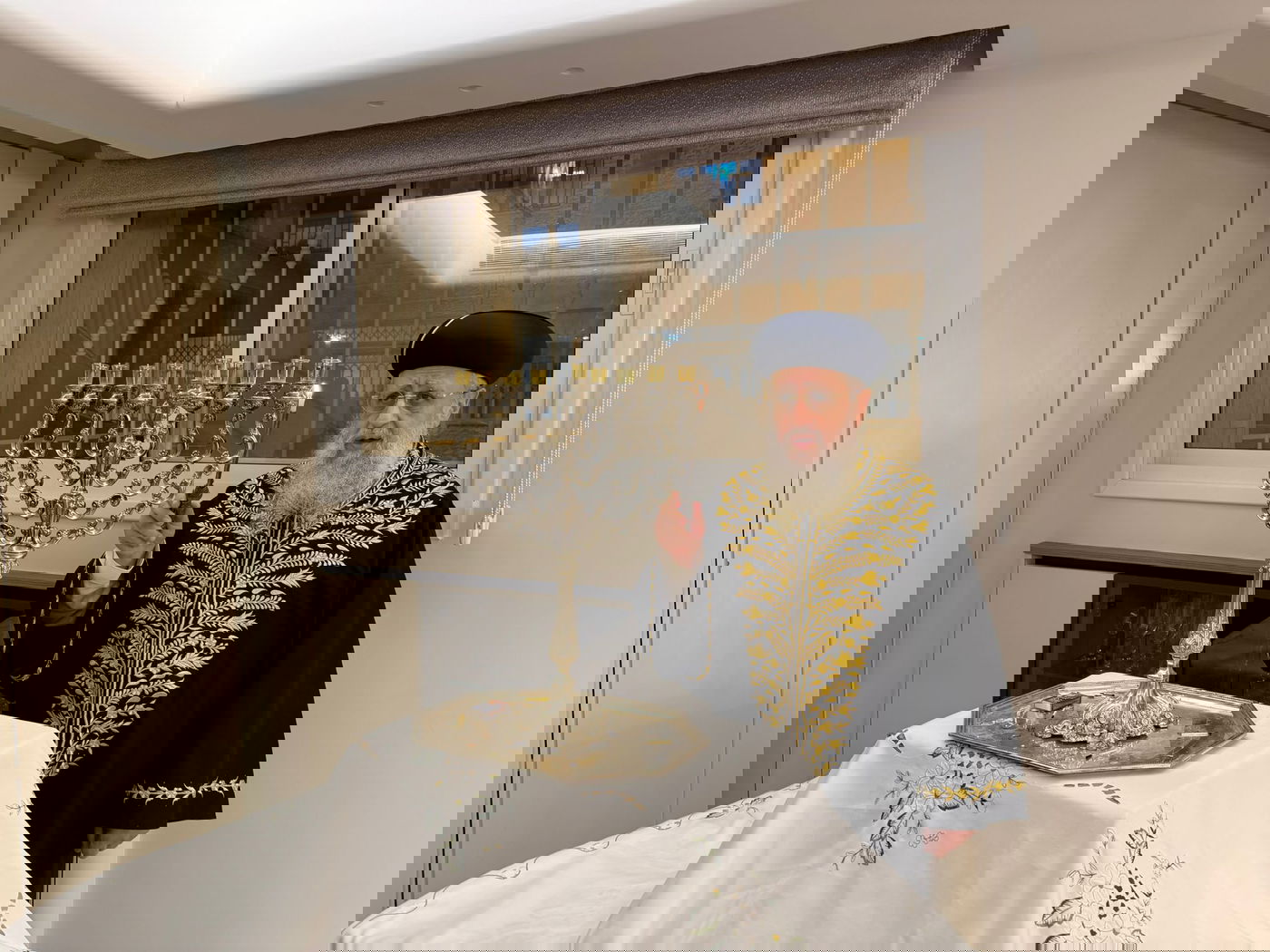 הראשל"צ הגר"ד יוסף בהדלקת נר שמיני של חנוכה