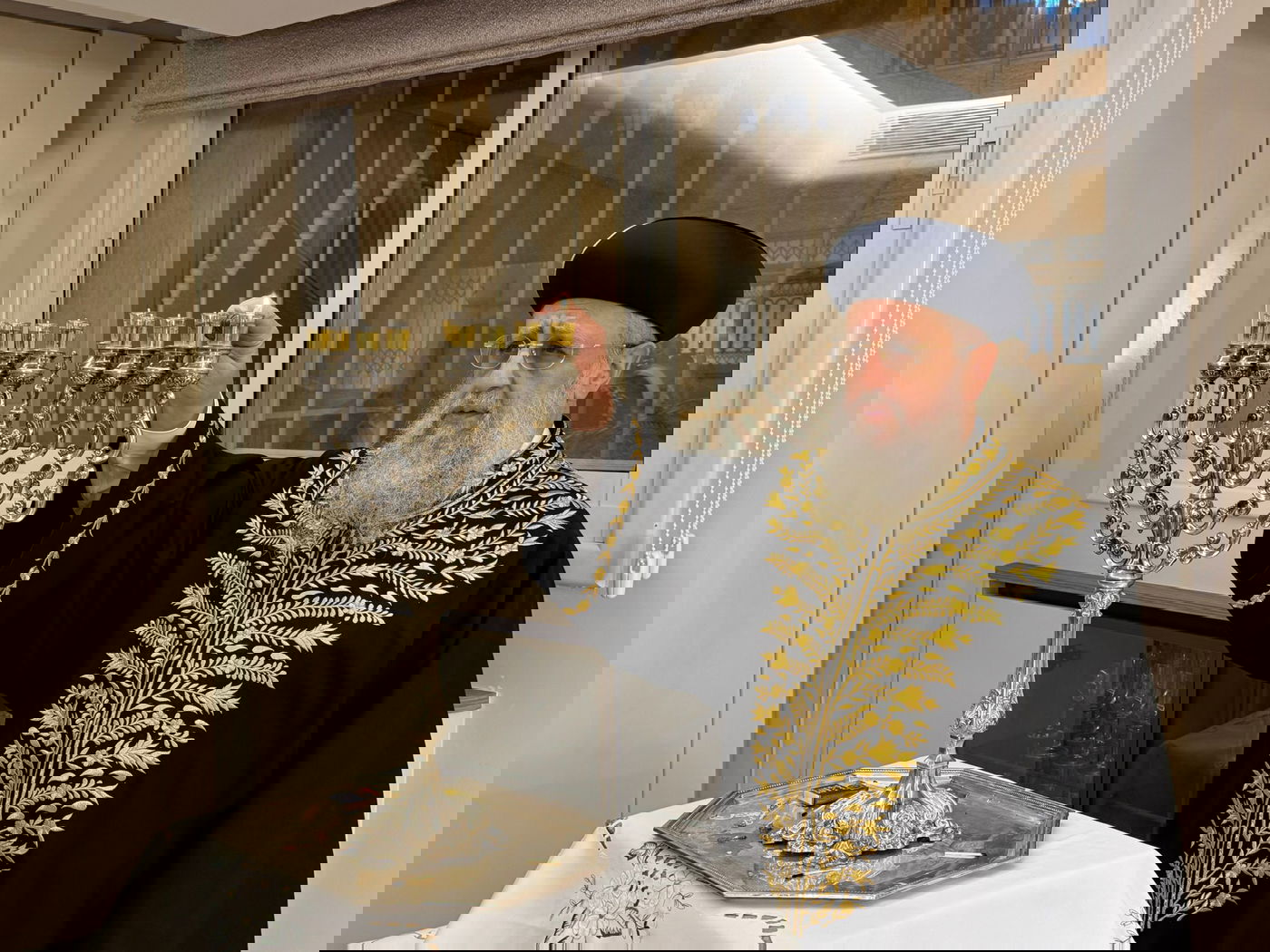 הראשל"צ הגר"ד יוסף בהדלקת נר שמיני של חנוכה