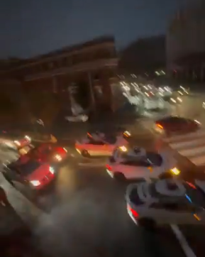 סיוט בעיר העתיד: עשרות מוניות ללא נהג חסמו את הרחובות בגלל הפסקת חשמל | צפו