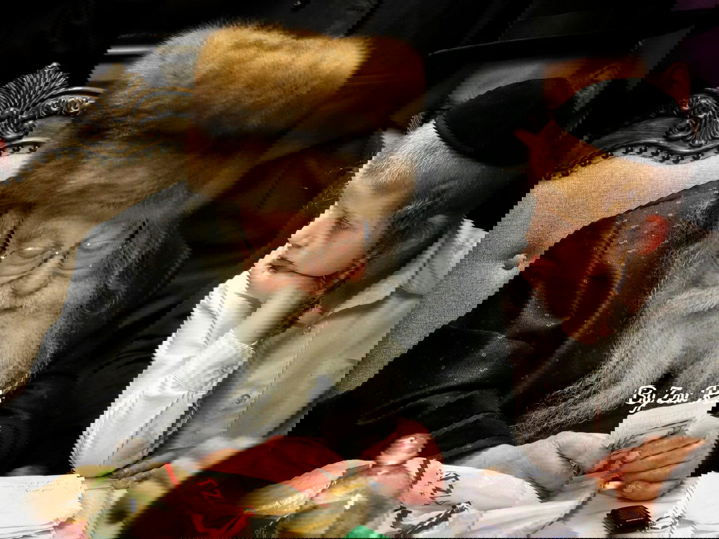 האדמו"ר מפשעמישל מאנסי בחלוקת מעות חנוכה