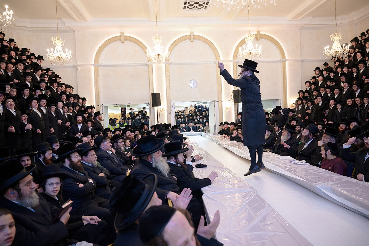 זאת חנוכה אצל הרה"צ רבי שמעלקא בידרמן בלונדון