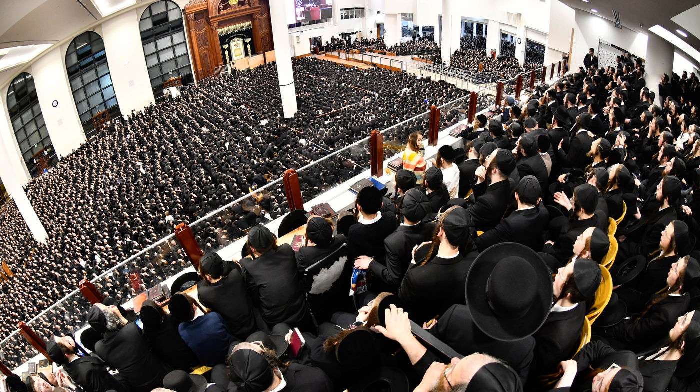 האדמו"ר מגור בהדלקת נרות חנוכה