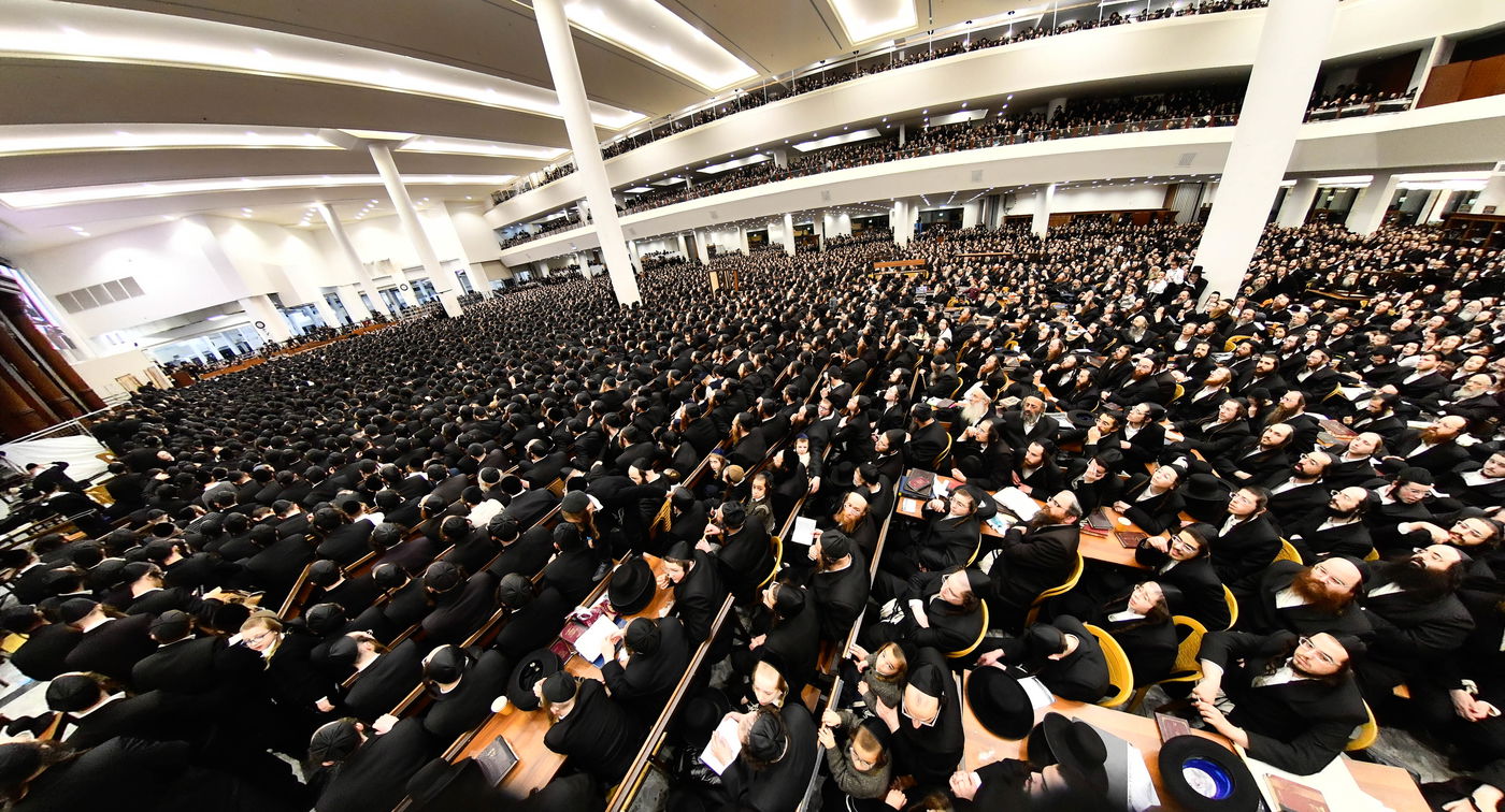 האדמו"ר מגור בהדלקת נרות חנוכה