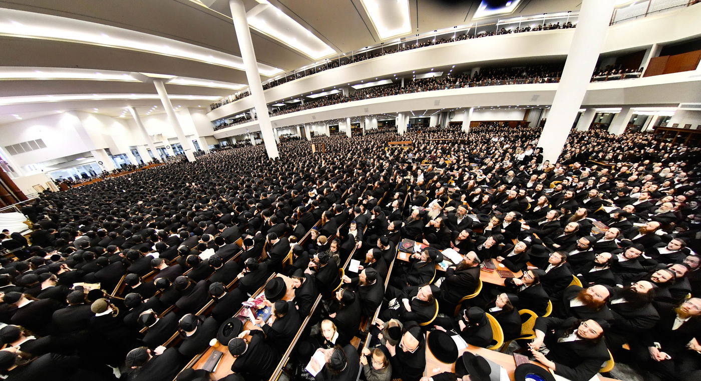 האדמו"ר מגור בהדלקת נרות חנוכה