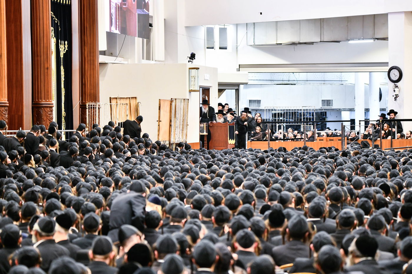 האדמו"ר מגור בהדלקת נרות חנוכה