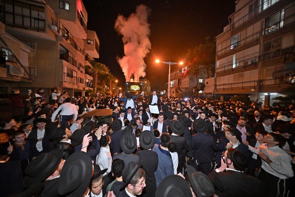 מעמד קבלת פנים ברחובות בני ברק לאסירי עולם התורה