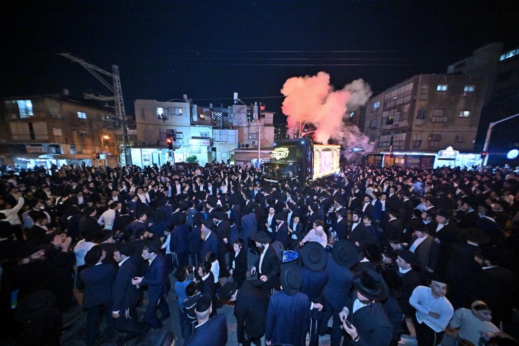 מעמד קבלת פנים ברחובות בני ברק לאסירי עולם התורה