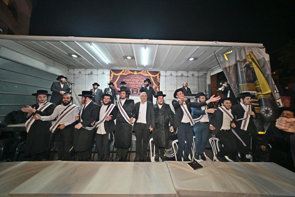 מעמד קבלת פנים ברחובות בני ברק לאסירי עולם התורה