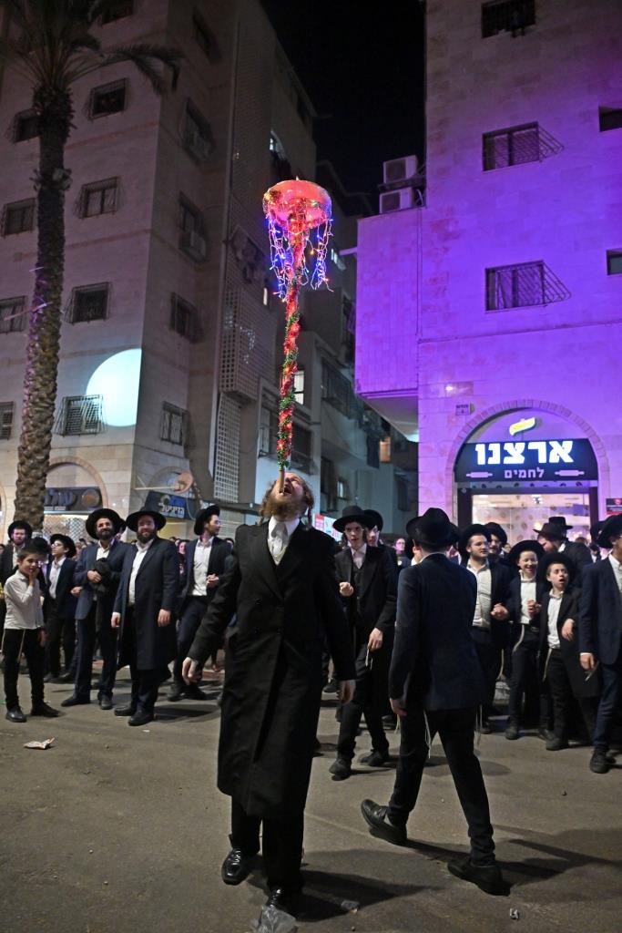 מעמד קבלת פנים ברחובות בני ברק לאסירי עולם התורה