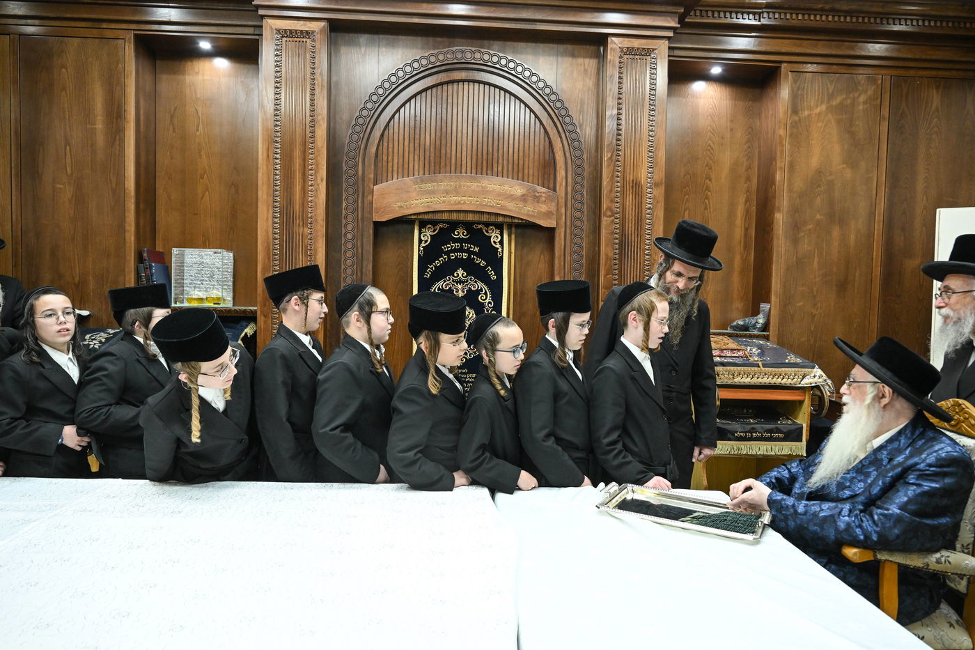 זאת חנוכה בחצה"ק צאנז