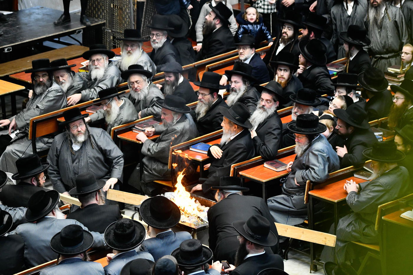 זאת חנוכה אצל האדמו"ר מתולדות אברהם יצחק