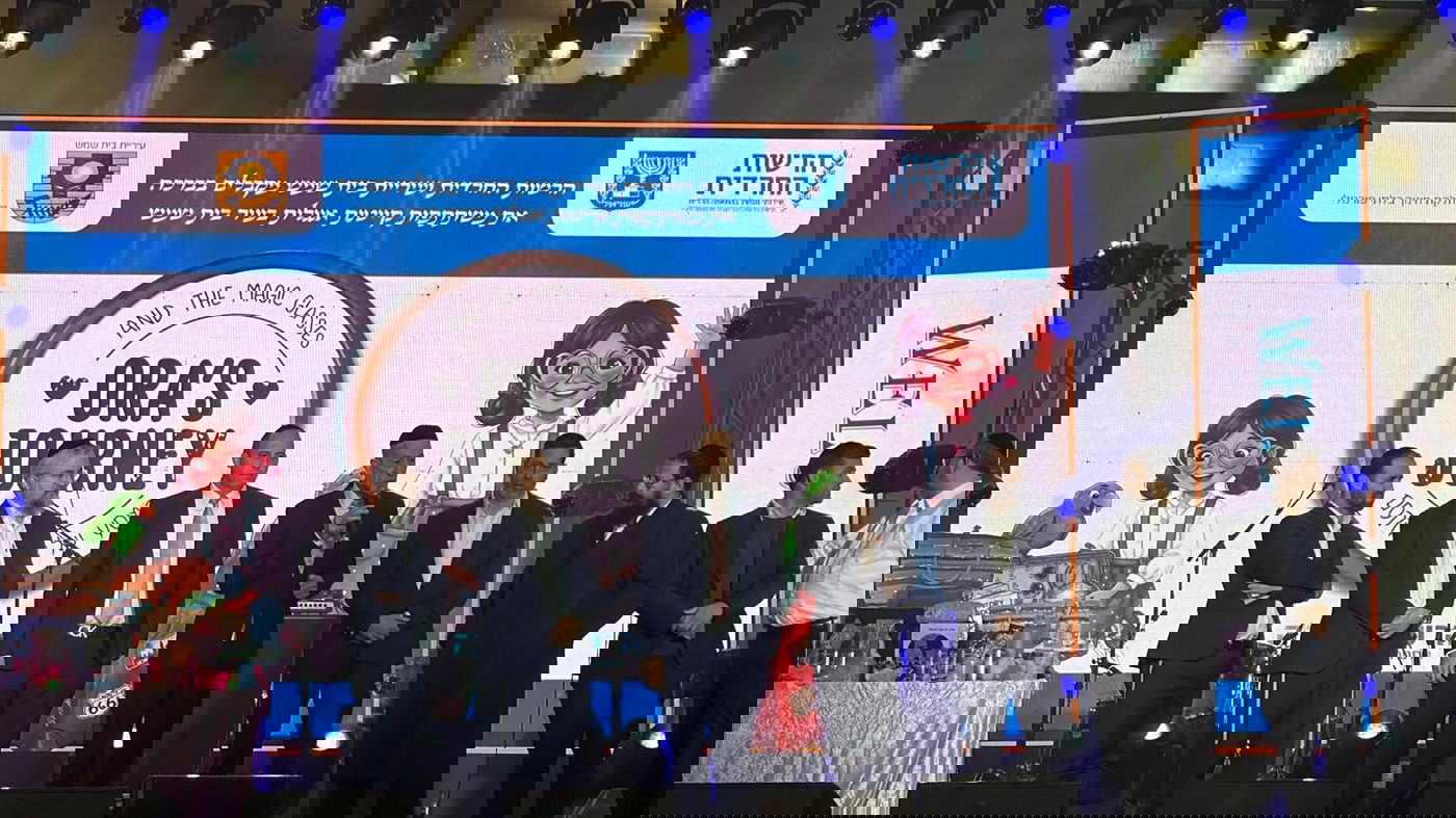 מקלב בקייטנה בבית שמש עם ראש העיר וסגנו ישראל סילברסטין