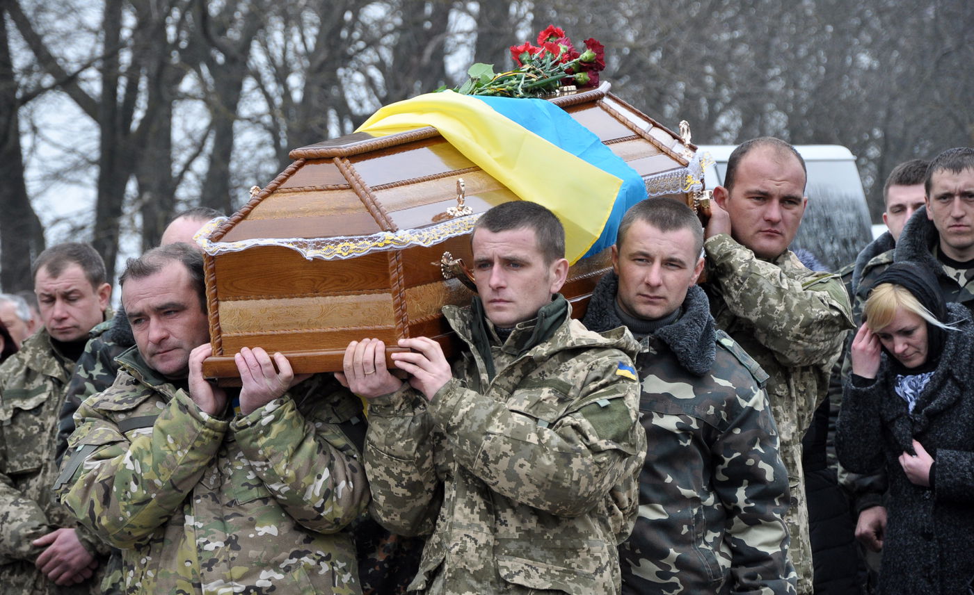 לוויה של חייל אוקראיני 