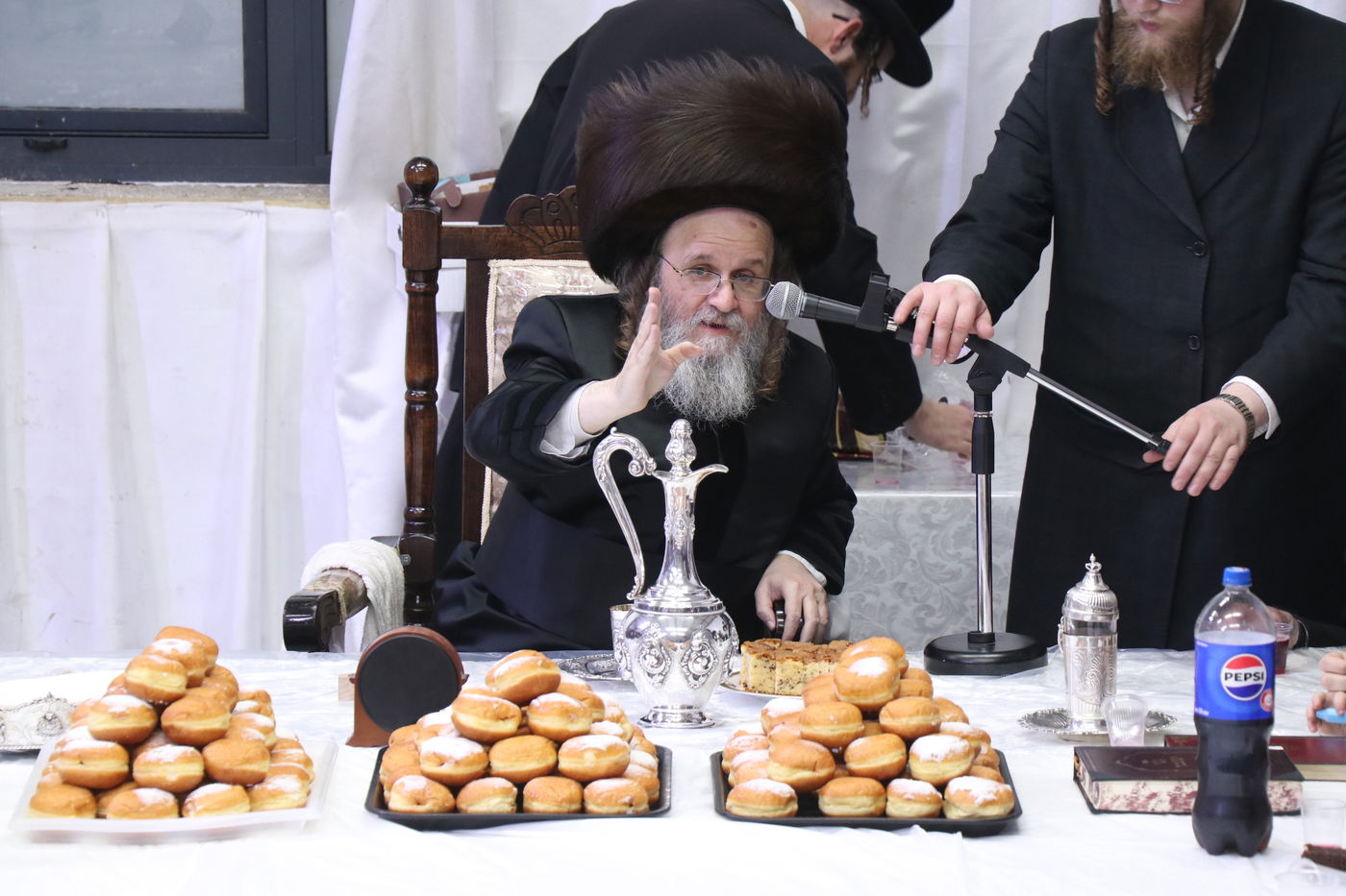 חנוכה בחצה"ק דינוב