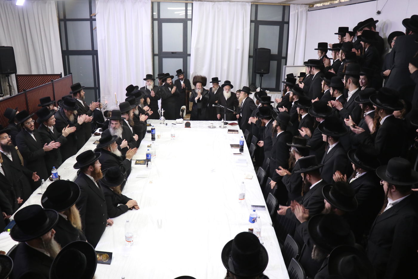 חנוכה בחצה"ק דינוב