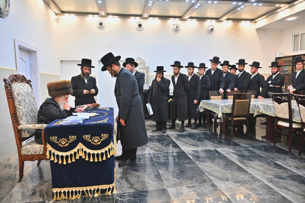 חנוכה בחצה"ק ויזניץ