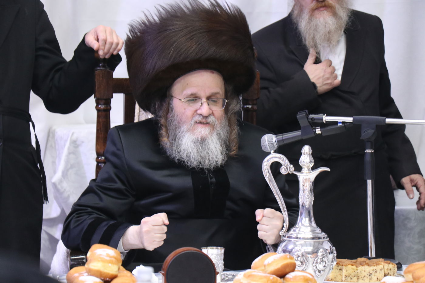 חנוכה בחצה"ק דינוב