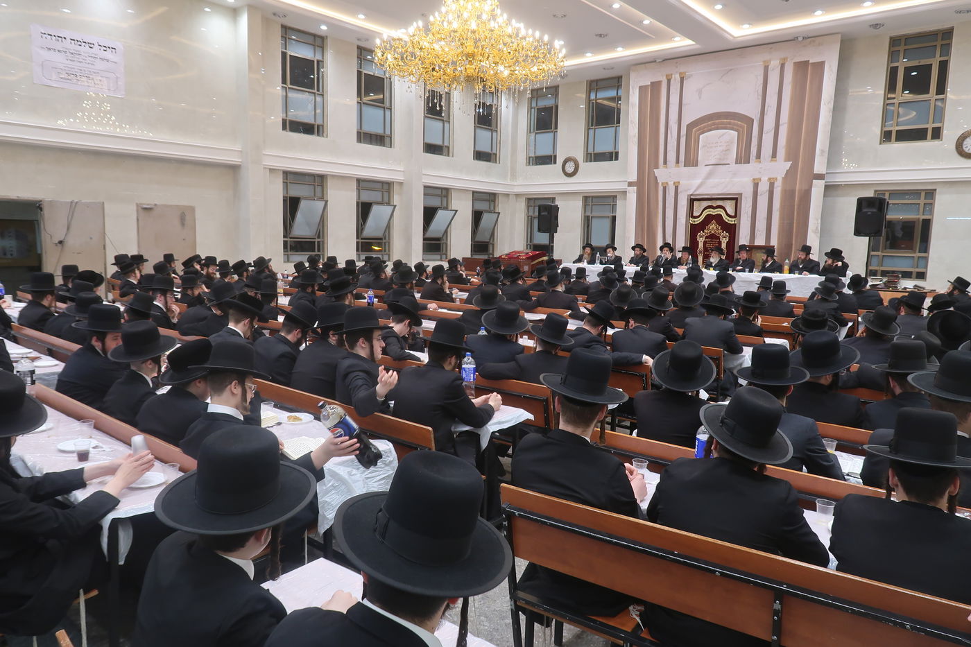 האדמו"ר מדינוב בביקור במוסדות סאטמר