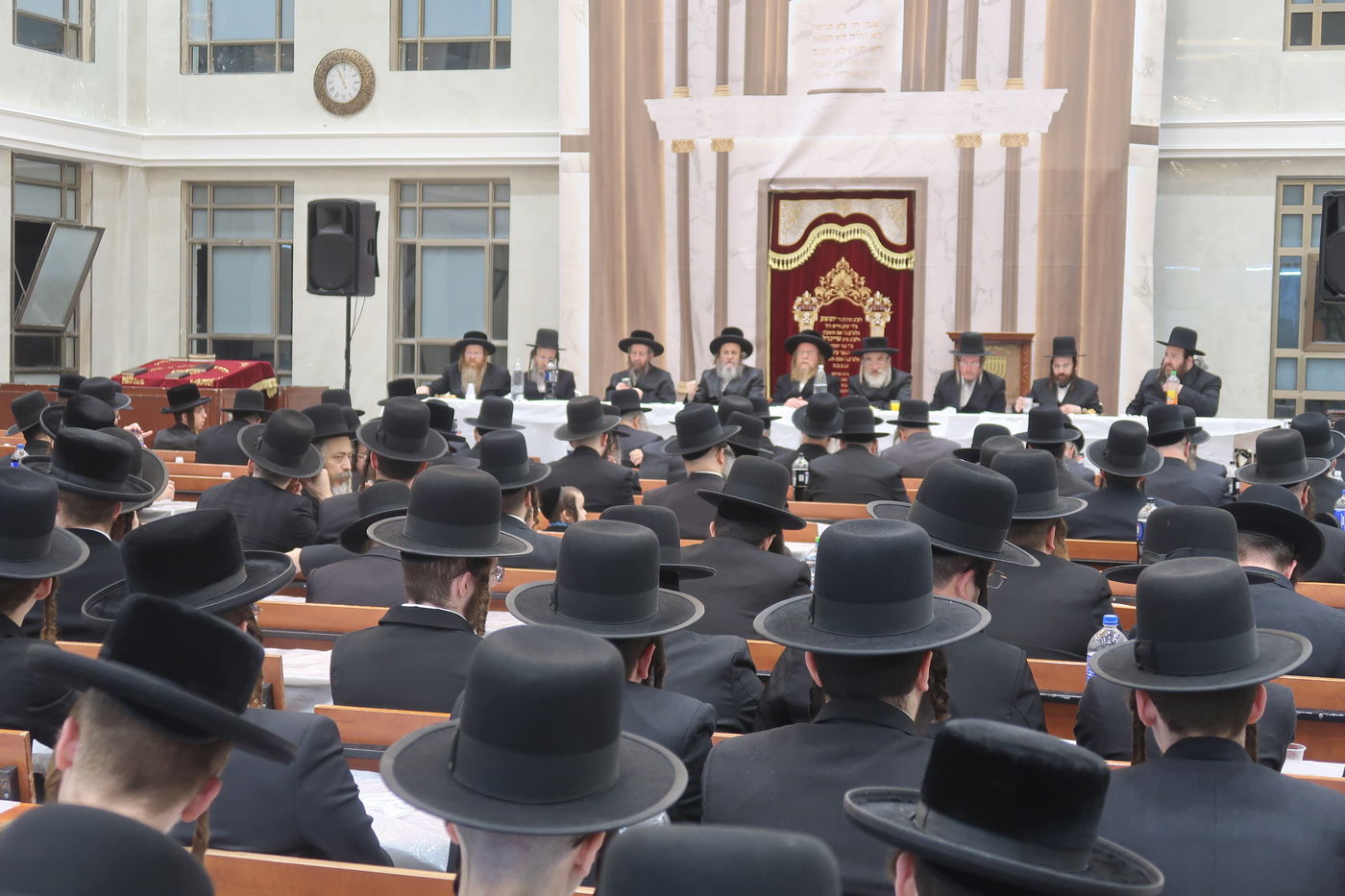 האדמו"ר מדינוב בביקור במוסדות סאטמר