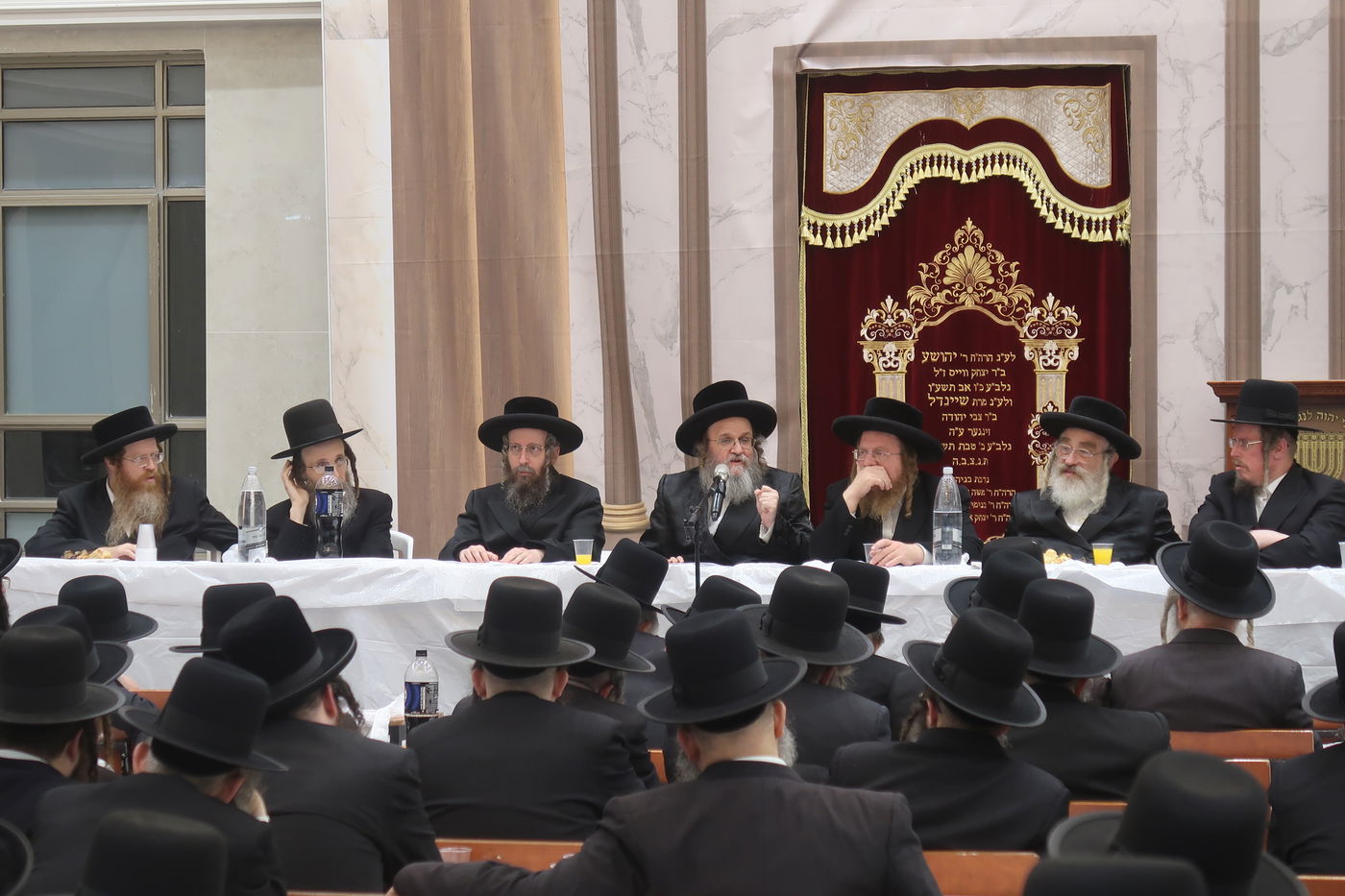 האדמו"ר מדינוב בביקור במוסדות סאטמר